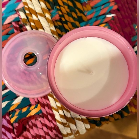 DW Home Bubble Gum single wick Candle - Picture 5 of 5